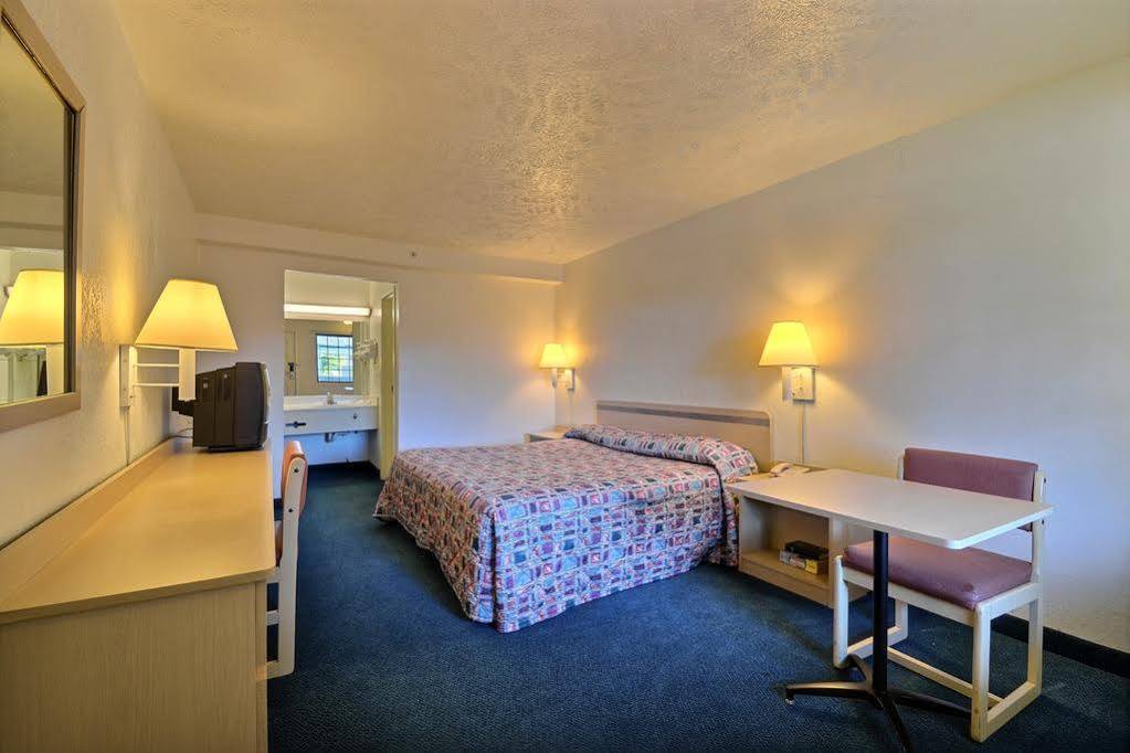 Days Inn By Wyndham Indianapolis South المظهر الخارجي الصورة